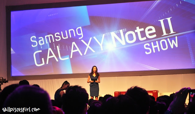 Samsung decided to present their phone in a talk show, hosted by Deborah Henry