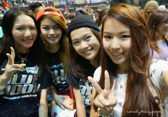 Satisfied fan girls: yours truly, Uni, Caroline and Carolyn after the concert! Photo credits: Carolyn Tay