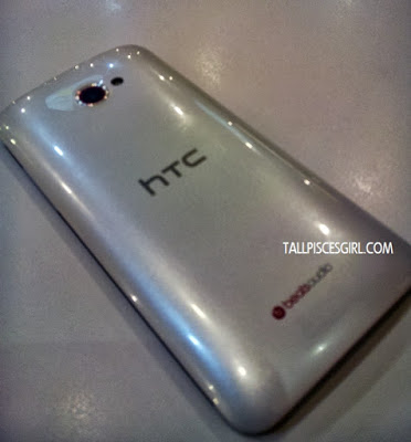 HTC Butterfly S back view