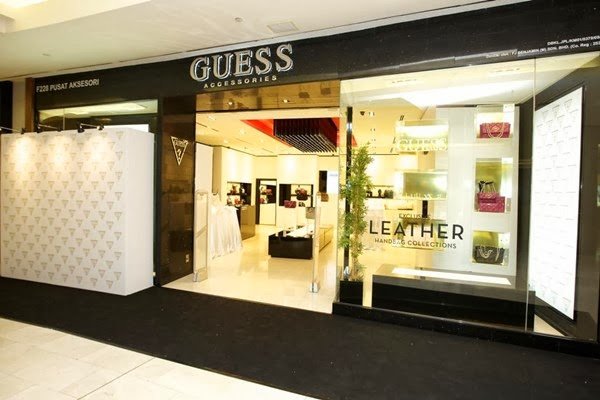 1425403 629051863826711 92821156 o1 | GUESS Luxe Leather Fall/Winter 2013 Collection Launch