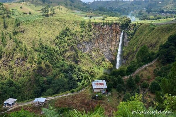 After 10 minutes, the view of Sipiso-piso Waterfall got better. The clouds that overshadowed the area were gone.