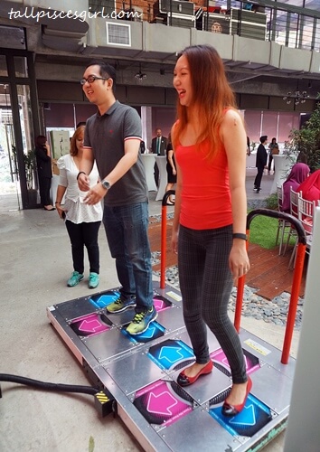 Isaac Tan vs. Charmaine Pua in arcade dance! Who are you rooting for?