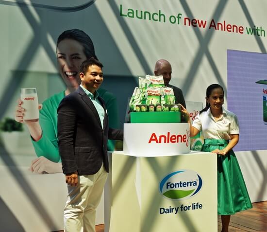 Mr. Jose Miguel Porraz Lando, Managing Director of Fonterra Brands Malaysia and Singapore, Mr. Paulo Ocampo, Marketing Manager of Anlene Malaysia and Sheila Majid