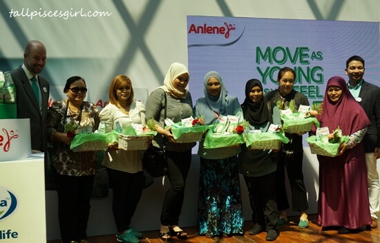 Anlene Malaysia also shown appreciation to all mothers at the launch by giving them a special gift!