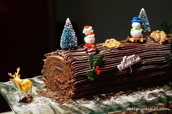 Chocolate Walnut Yule Log | Christmas Buffet @ Big Apple Restaurant, Berjaya Times Square Hotel