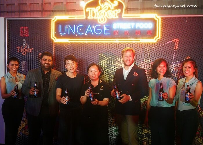 (2nd from L-R) Tiger Uncage Street Food Heroes Herukh Jethwani, Jun Chan and Im Cheah, with Jiri Rakosnik, Marketing Director of HEINEKEN Malaysia and Pearly Lim, Marketing Manager of Tiger Beer, at Tiger Uncage Street Food Festival