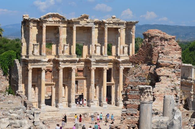 A Visitor S Guide To Izmir In Turkey TallPiscesGirl   Library Of Celsus In Turkey 640x424 