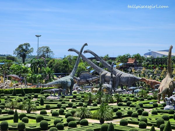 Life-sized dinosaurs at Nongnooch Tropical Garden